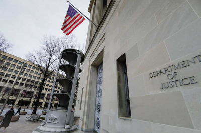 Юристы пострадавших от Эпштейна требуют закрыть сайт Министерства юстиции, где размещены материалы по делу